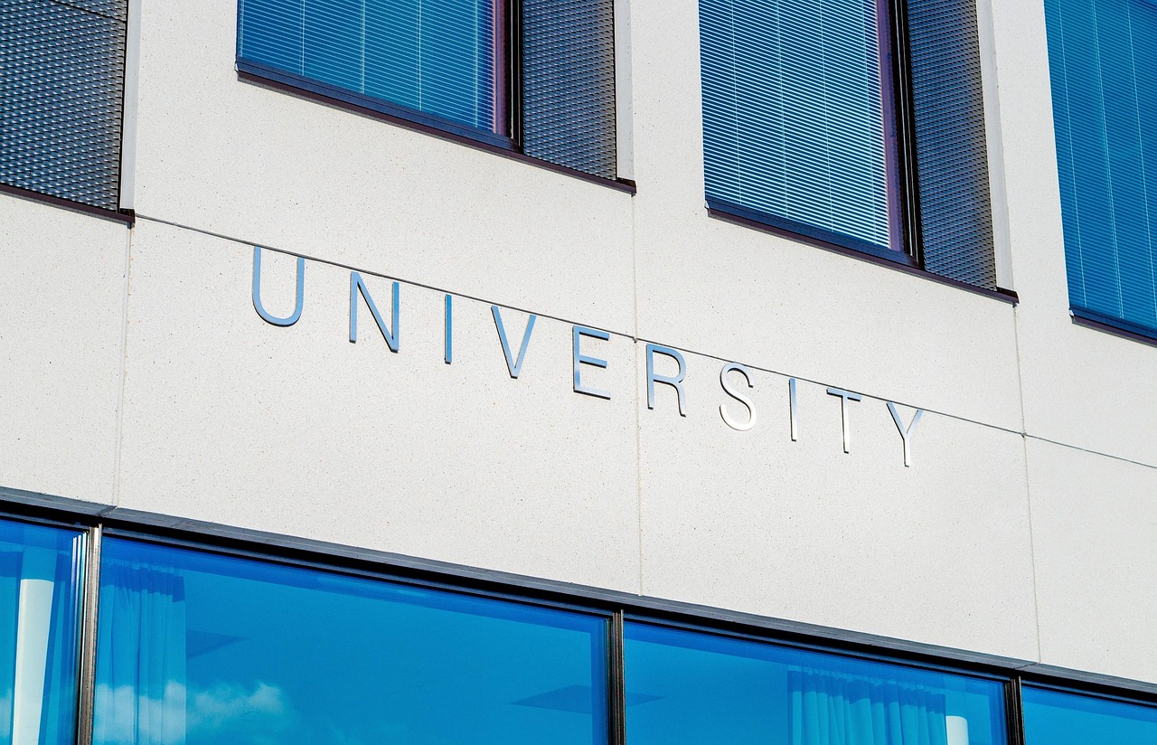 探索学术卓越，社会科学院大学法学专业排名解析